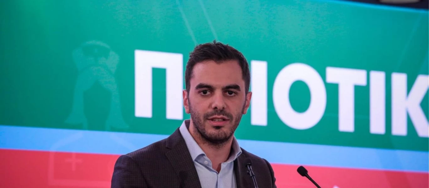 Δεν προλαβαίνει να... κόβει πρωτοχρονιάτικες πίτες ο Μ.Χριστοδουλάκης του ΚΙΝΑΛ